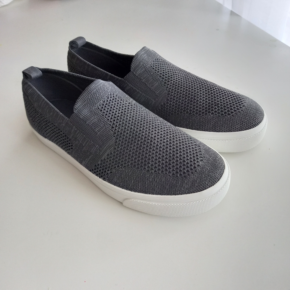 Old Navy kids slip on shoes, NWT